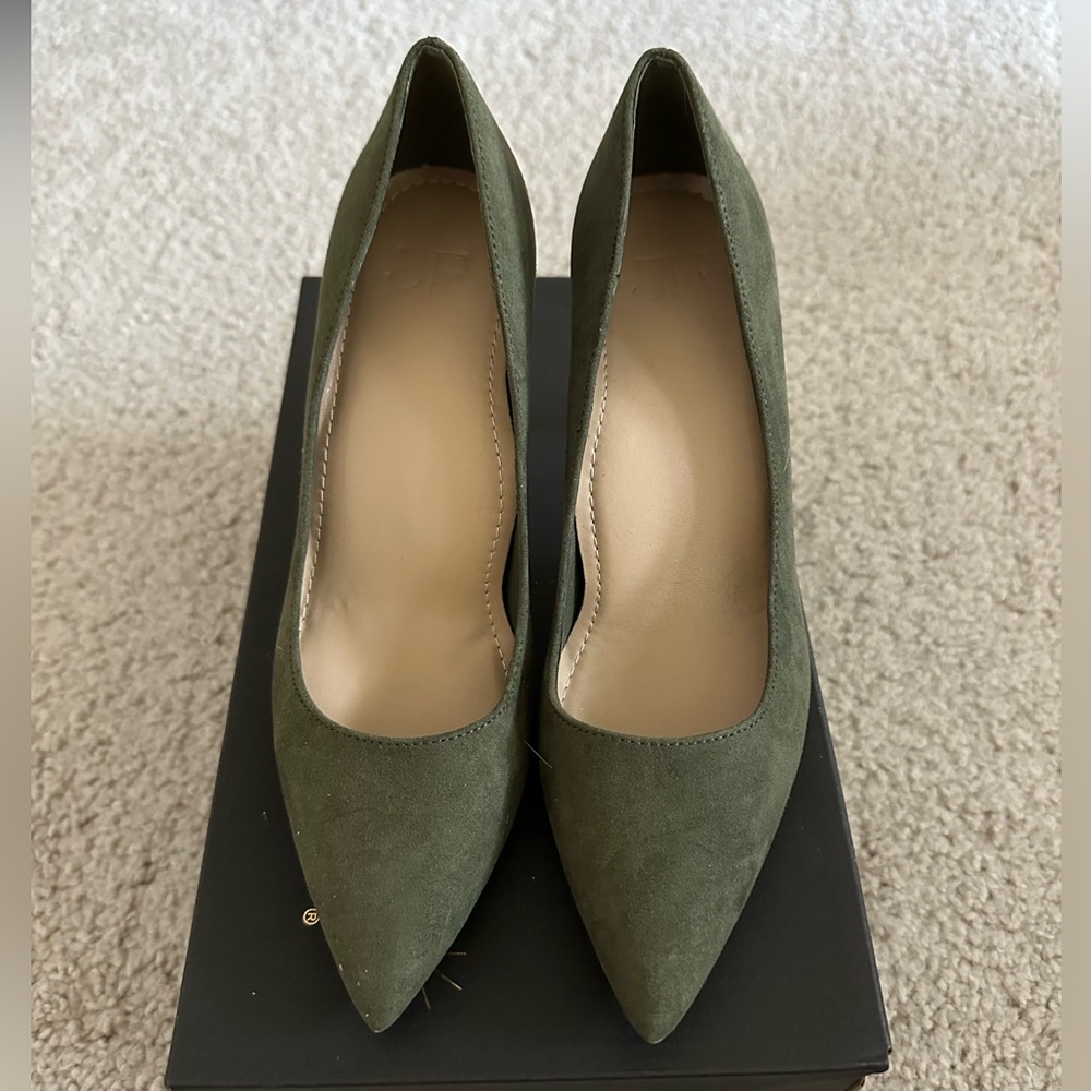 Elegant Olive Green Women's Pumps